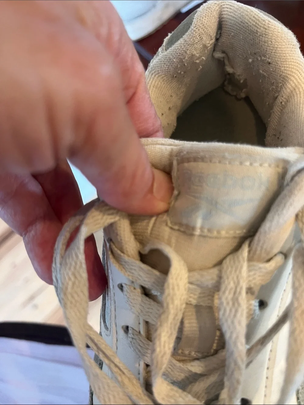 Reebok White Athletic Shoe Women’s 7.5